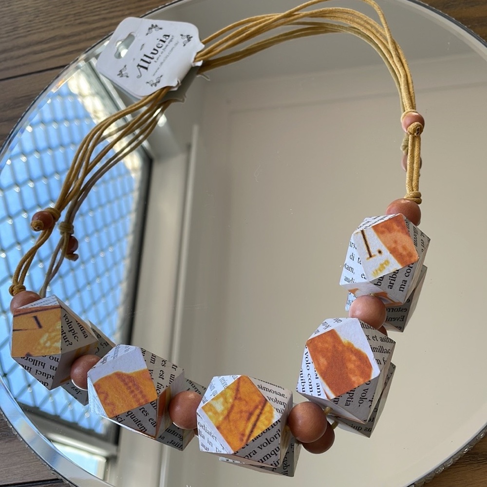 Funky newsprint necklace - Picture 1 of 3
